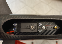 Erstes Anpassen des Servobretts im Rumpf auf Passgenauigkeit