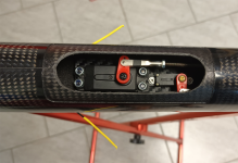 Fertiges Servobrett mit Anlenkungen M3 Gabelköpfe und verstärkten CFK Schubstangen 