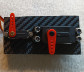 Servobrett mit eingebauten Leitwerksservos 